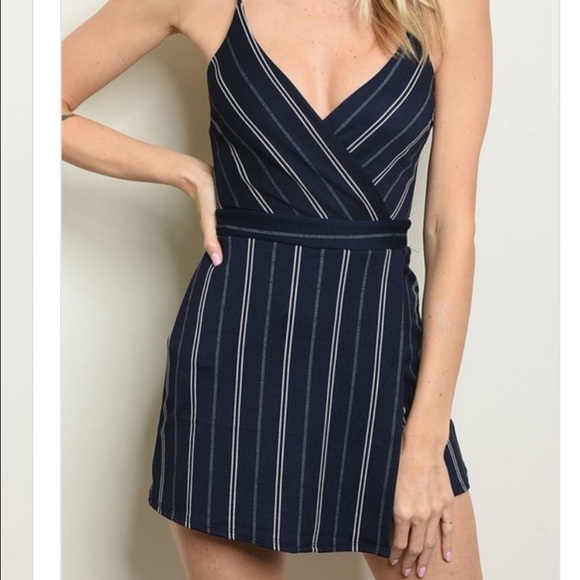 Sale Boutique v neck romper - Picture 8 of 9